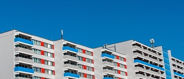Instandhaltungsrückstau beim Hauskauf in Magdeburg erkennen & Kaufpreis drücken. Typische Mängel in Altbau & Plattenbau. Jetzt Experten-Gutachten sichern!